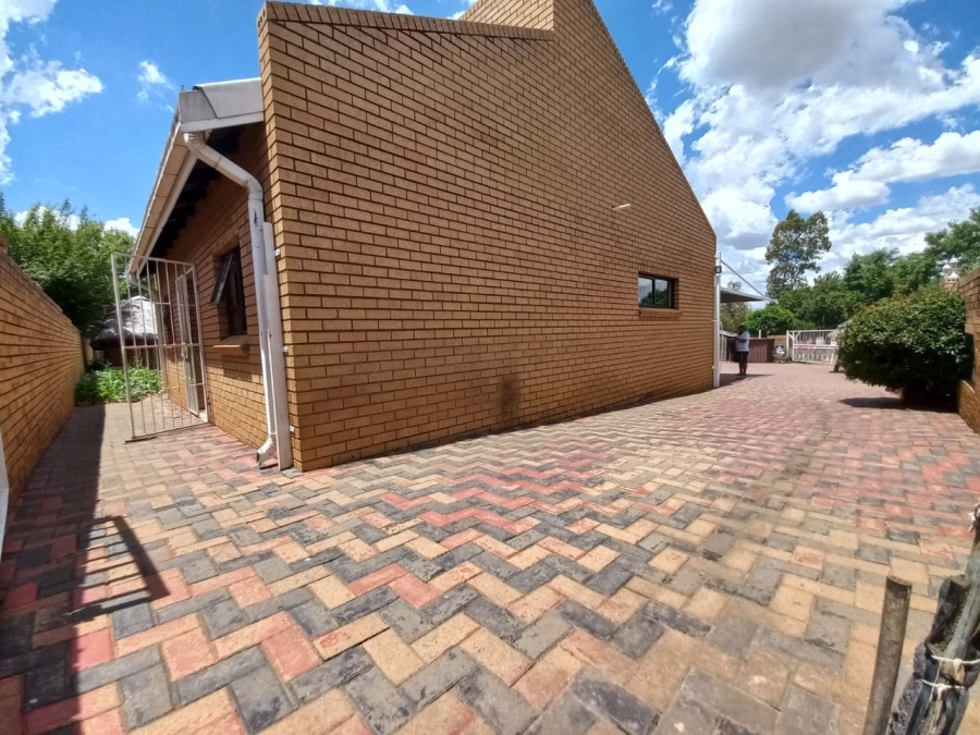 4 Bedroom Property for Sale in Ficksburg Free State